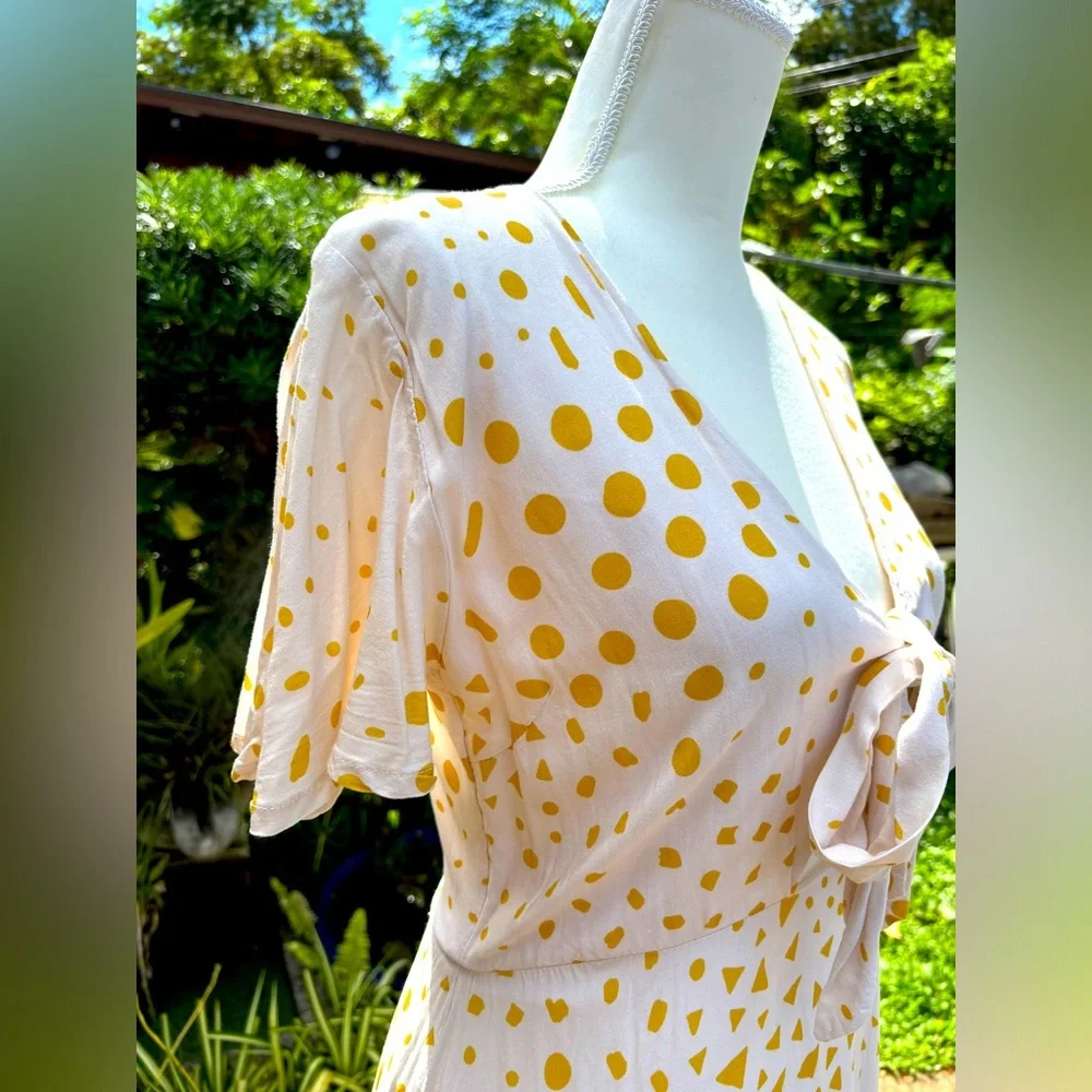 YIREH CLEO Dress in Starfruit print, size Med, EUC - Picture 2 of 12
